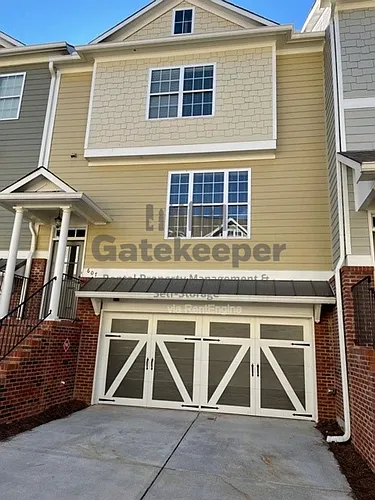 607 Lexington Vlg Photo 1