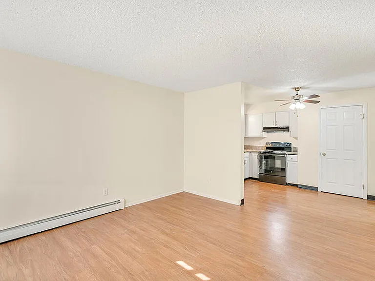 Bella Vista Apartments — Photo 16