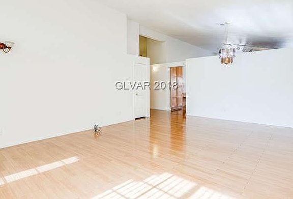 5th image of 217 Tamarack Dr
