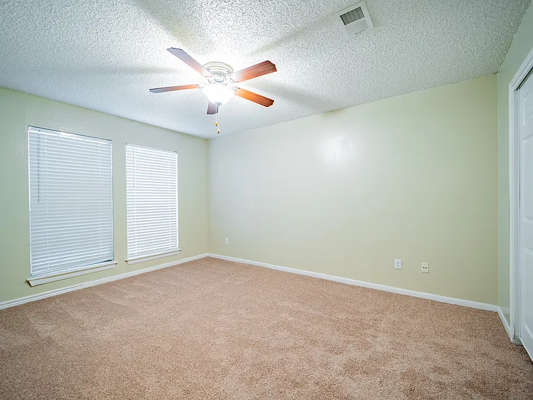 Oak Bend Apartments — Photo 51