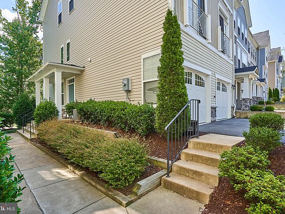 4th image of 12737 Lotte Dr #31