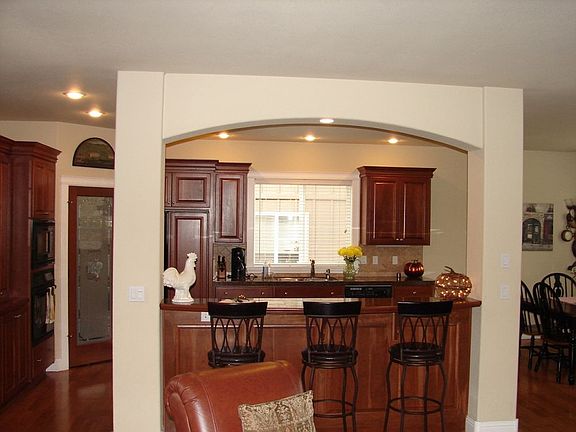 5th image of 884 SE Briarwood Ct