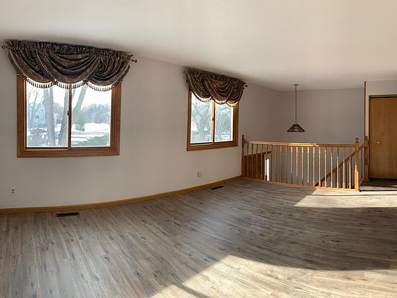 3rd image of 6895 Grenwich Ln N