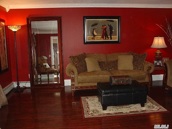 3rd image of 111 Singingwood Dr