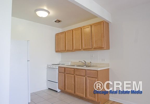 4th image of 1441 W Howard St APT 408