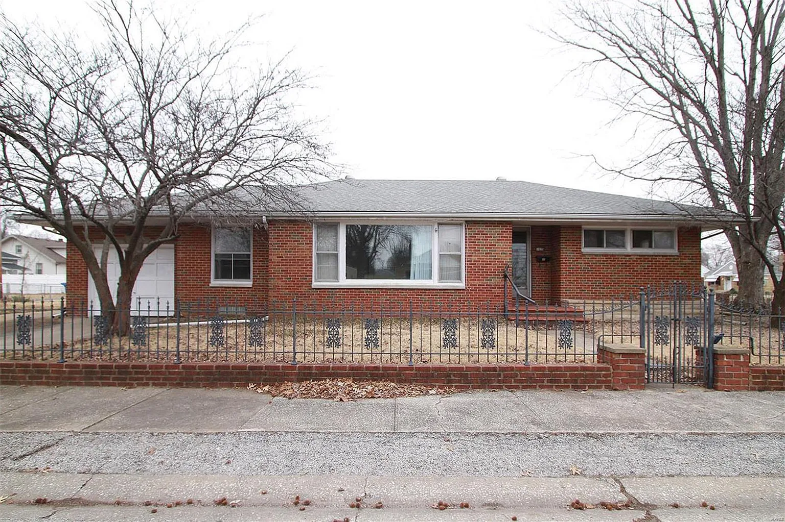 1025 Hawthorne Ave photo 1