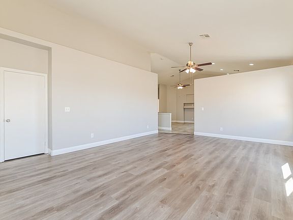 5th image of 2519 Hollow Oak Ave