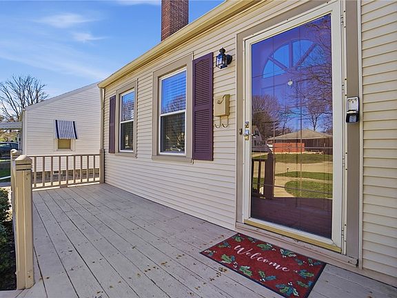 4th image of 827 Snowhill Blvd