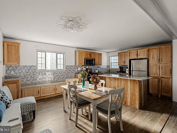 5th image of 26 Ruth Dr