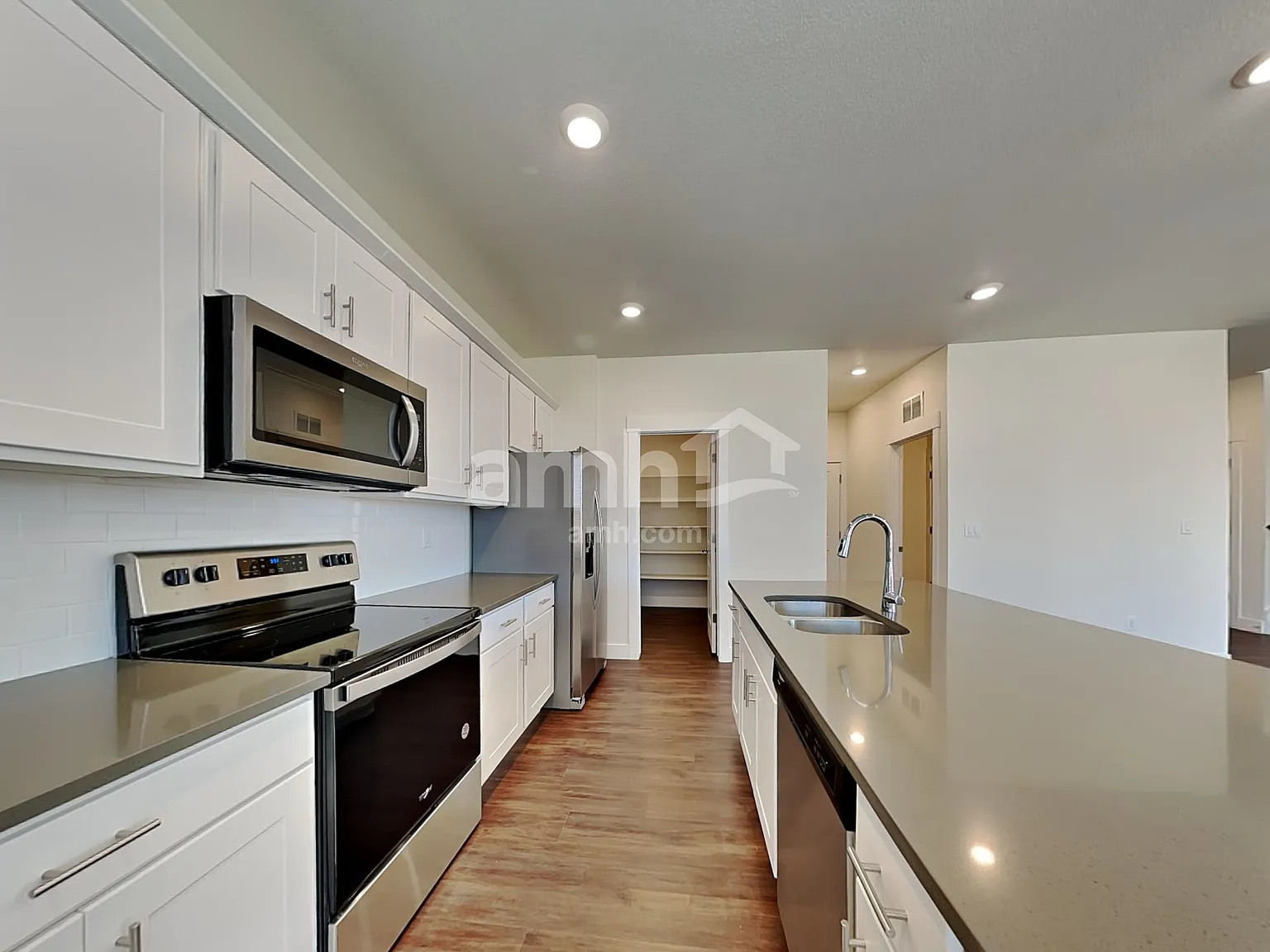 5 bed, 3.0 bath, 2503 sqft, $2,895 — Photo 3