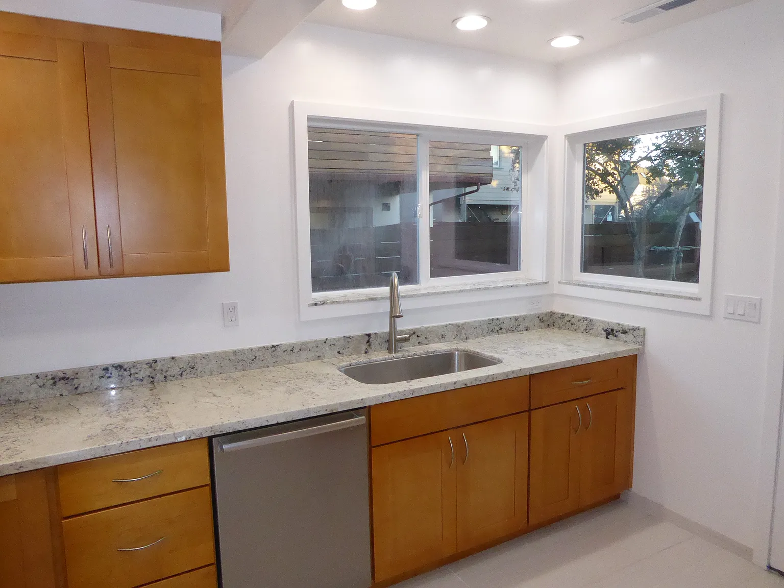 2 bed, 1025 sqft, $4,500 — Photo 3
