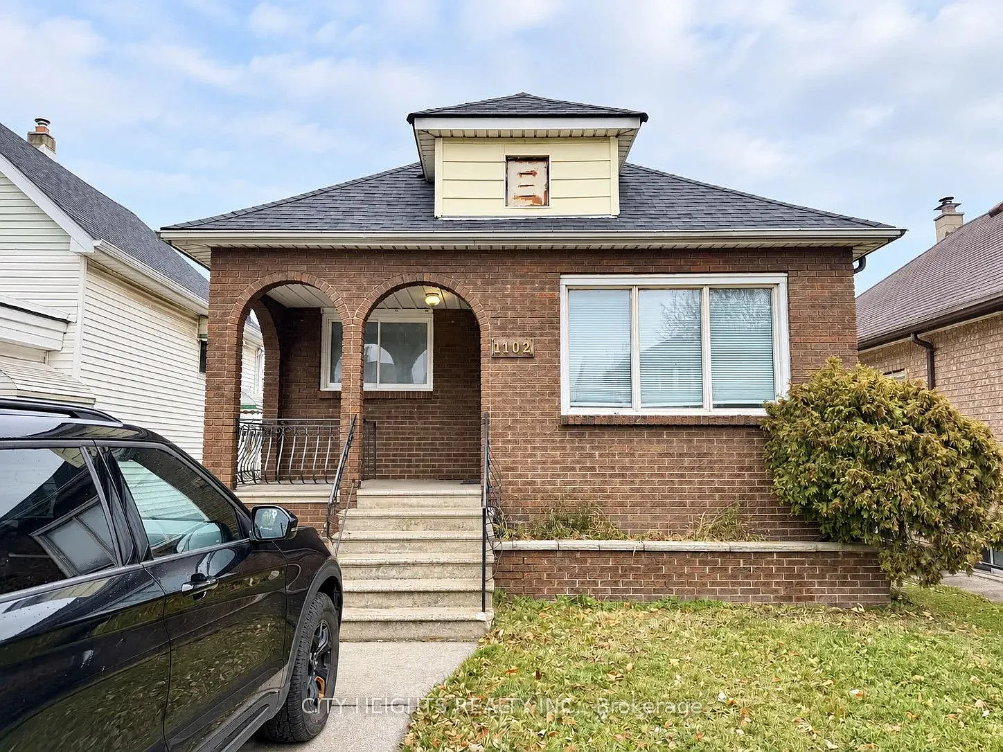 3 bed, $1,900 — Photo 2