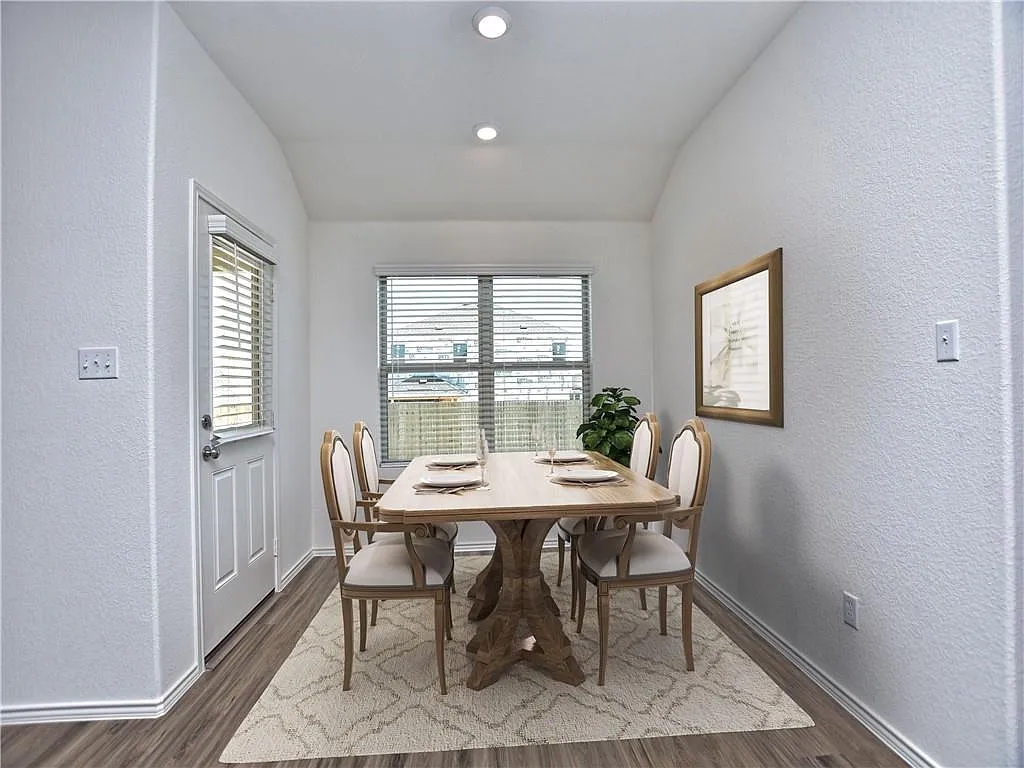 3 bed, 2.0 bath, 1312 sqft, $1,995 — Photo 4