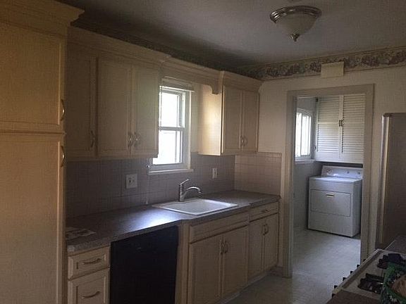 3rd image of 469 Walnut Dr