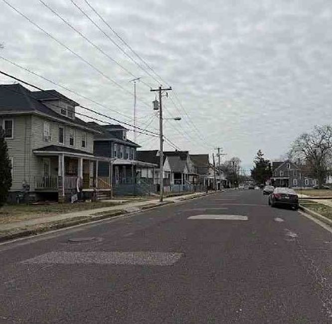 Exterior Neighborhood (street photo)
