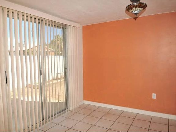 Eating area/door to porch