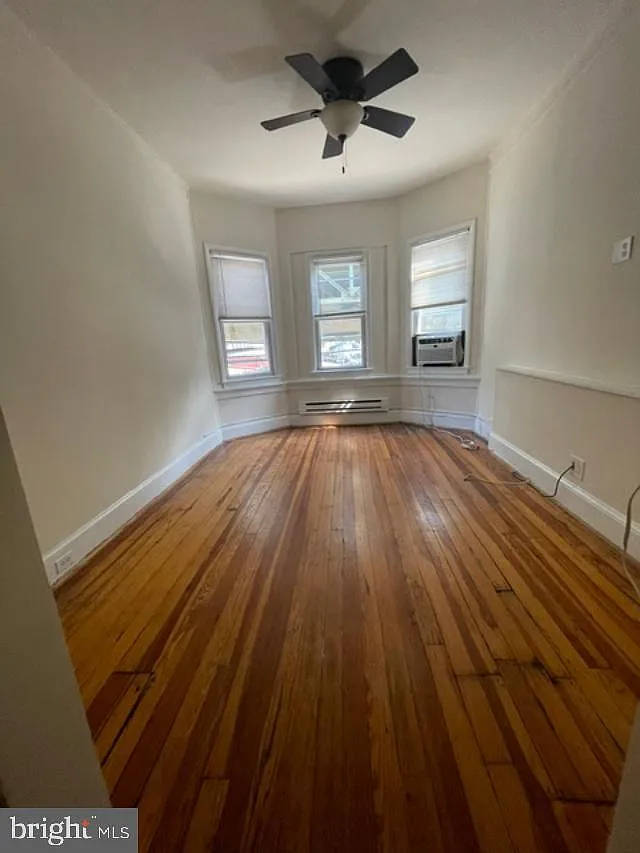 1 bed, 900 sqft, $1,200 — Photo 2