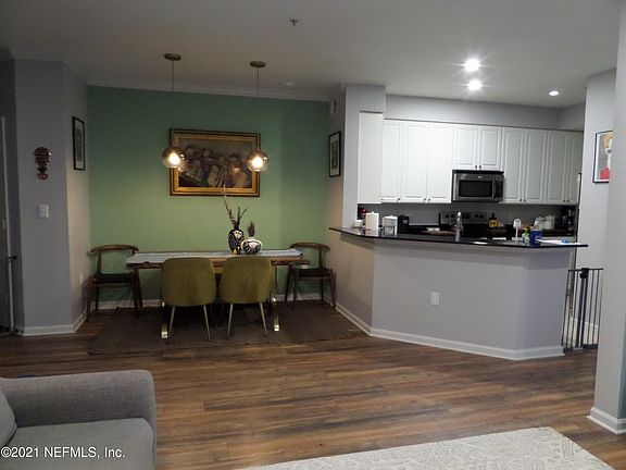 4th image of 8539 GATE Parkway W #1732