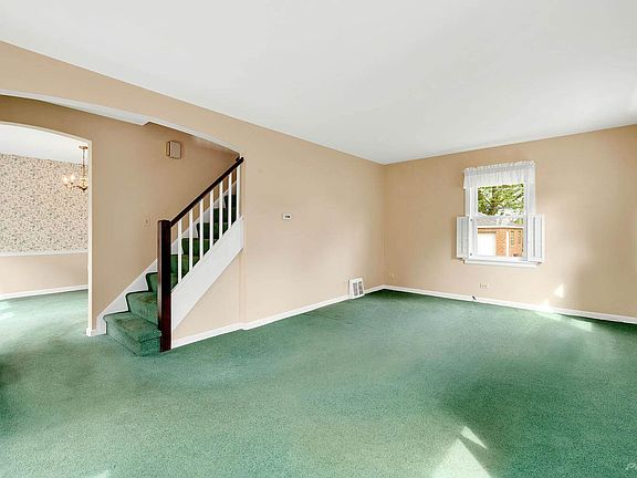 543 S 10th Ave La Grange IL-large-003-9-Living Room alt-1500x999-72dpi