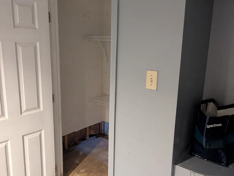 2720 N Waterford Dr — Photo 2