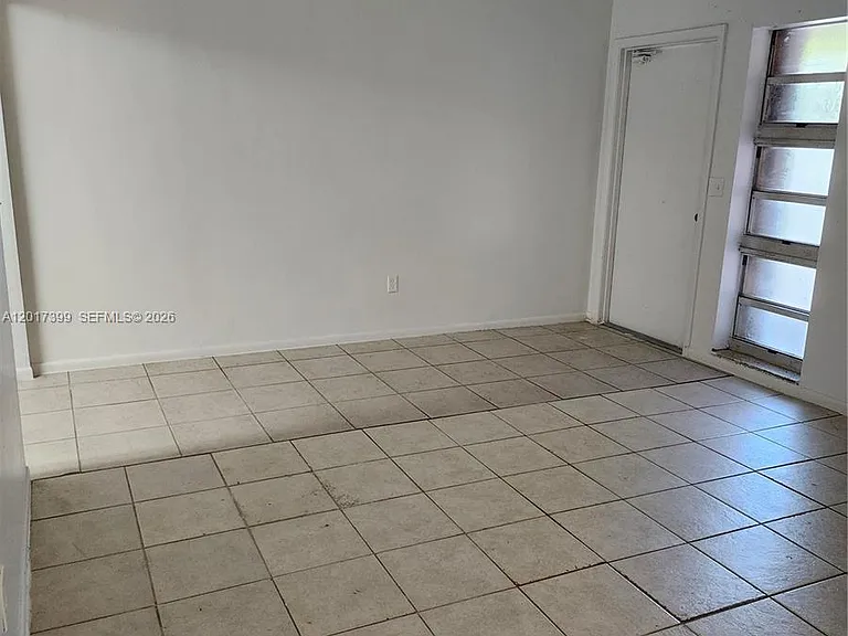 3901 SW 51st St #3903 — Photo 2