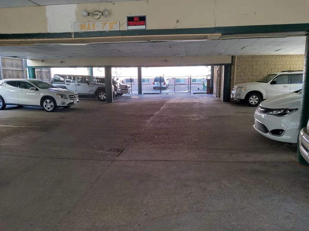 1 bed, 1.0 bath, 550 sqft, $1,050 — Photo 2