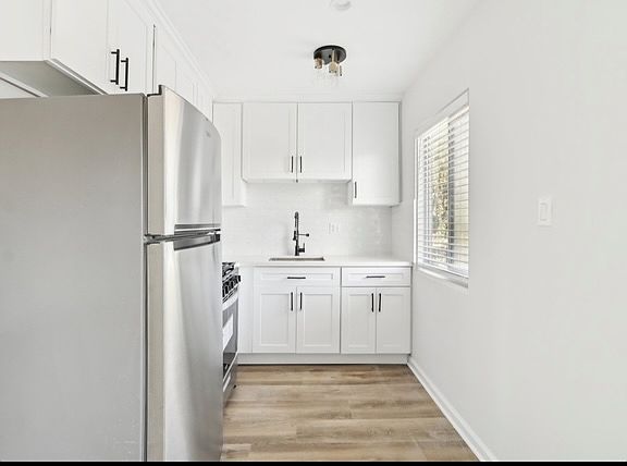 3rd image of 1221 N Genesee Ave #4