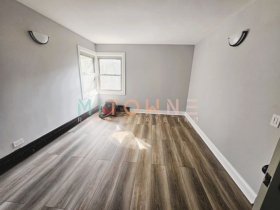 5th image of 2100 W Farragut Ave #2B