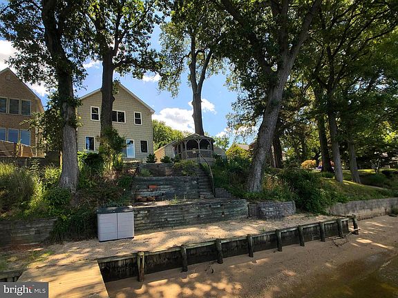 4th image of 1944 Park Beach Dr