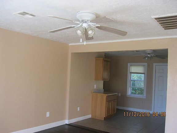 3rd image of 407 Eisenhower Blvd