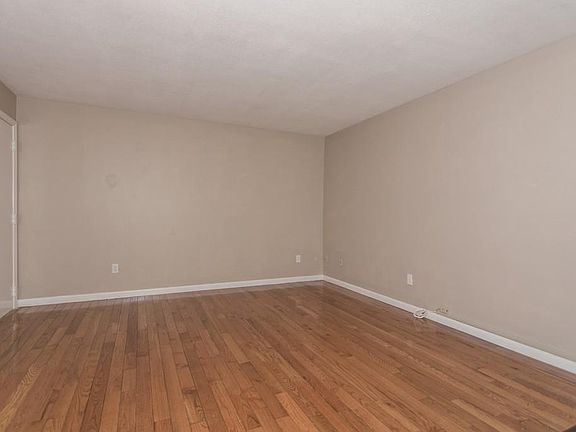 3rd image of 20 Danbury Dr APT 17