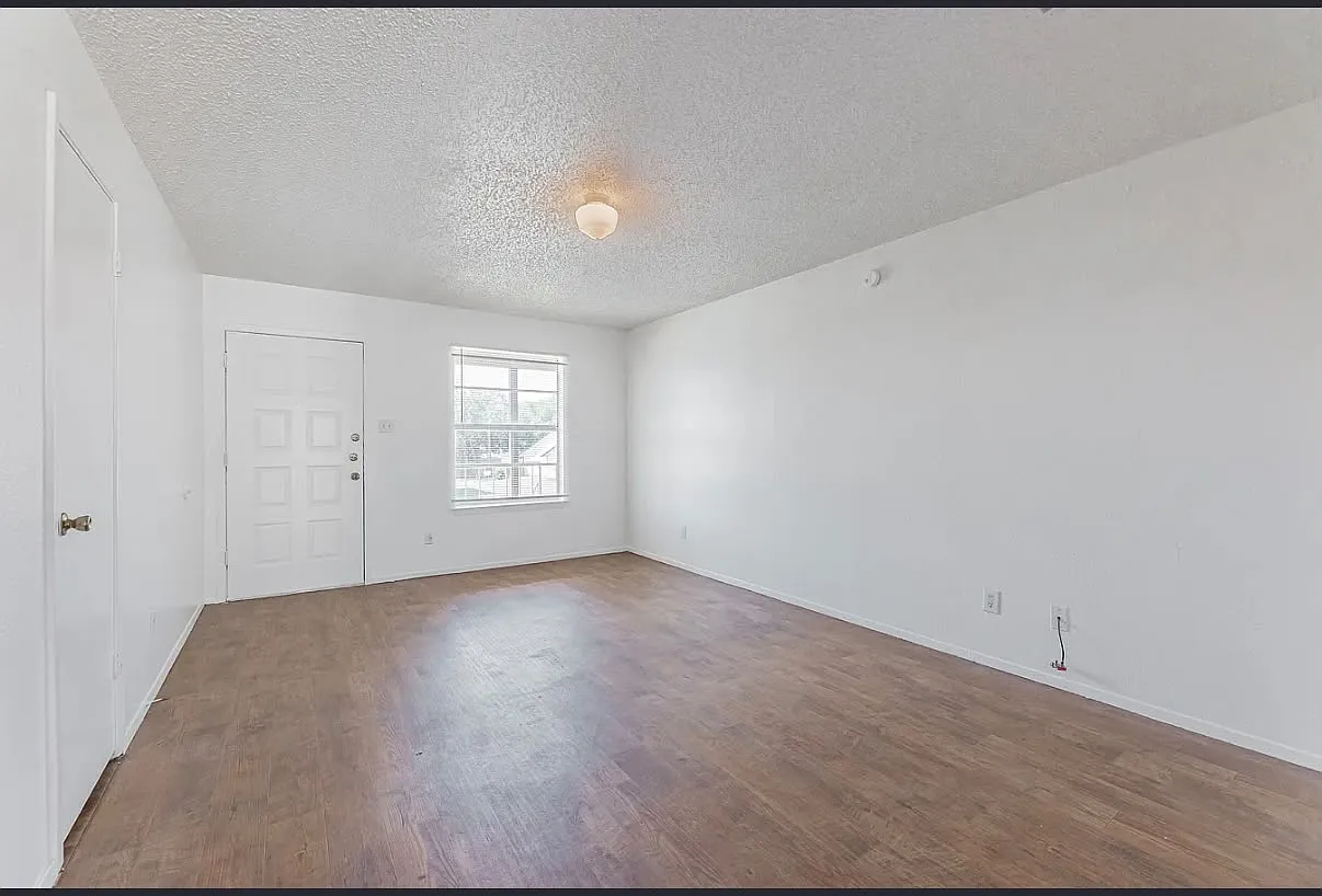 1606 Cedarhill Dr — Photo 1