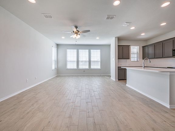 3rd image of 4601 Avion Dr
