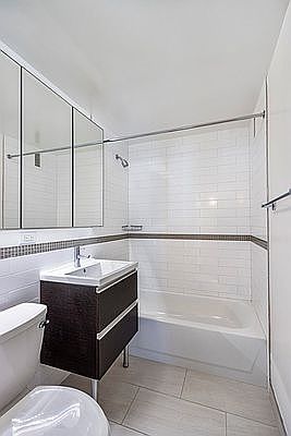 3rd image of 360 W 34th St APT 13S
