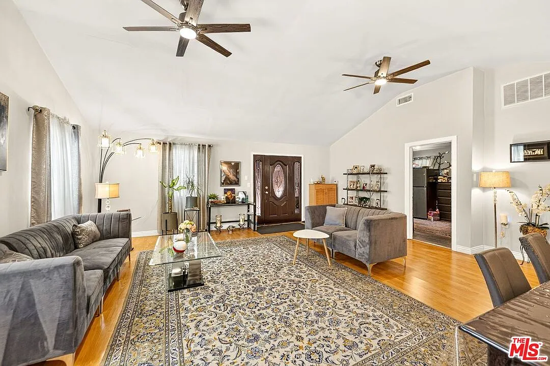 4 bed, 3.0 bath, 2156 sqft, $3,995 — Photo 3