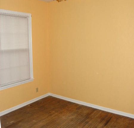 5th image of 1802 Yale St