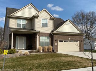 730 Kestrel Ct, South Lyon, MI 48178
