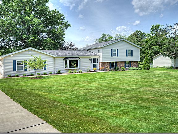 2nd image of 170 Lakeview Ln