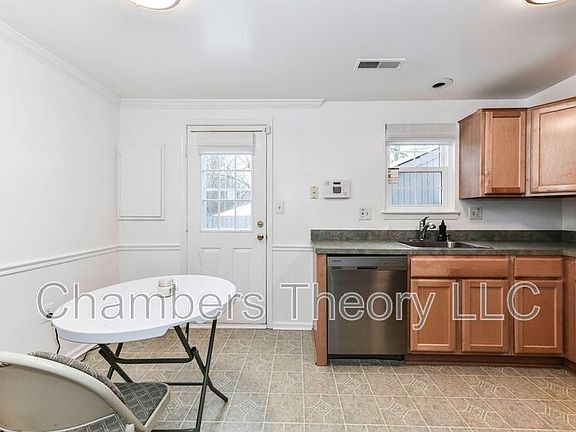 4th image of 60 Benton Ct