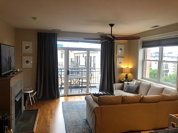3rd image of 2330 W Saint Paul Ave APT 501