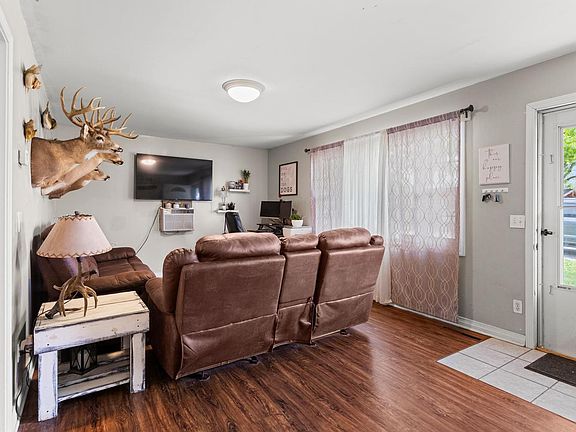 4th image of 1003 E Fairview Dr