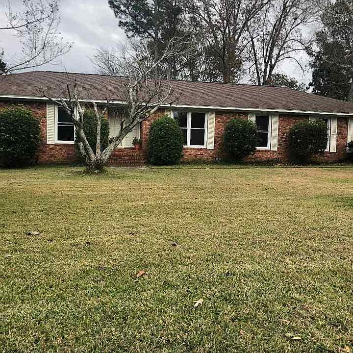 2nd image of 935 Wisteria Way