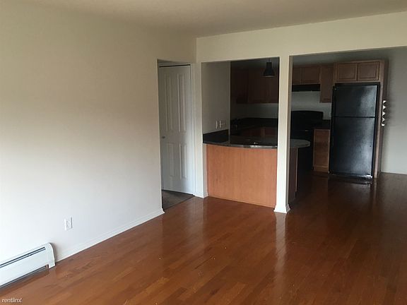 5th image of 2440 Parmenter Blvd APT 202