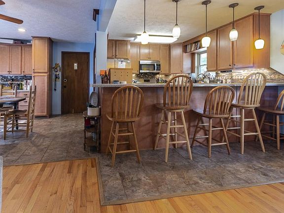4th image of 3828 Skyland Dr