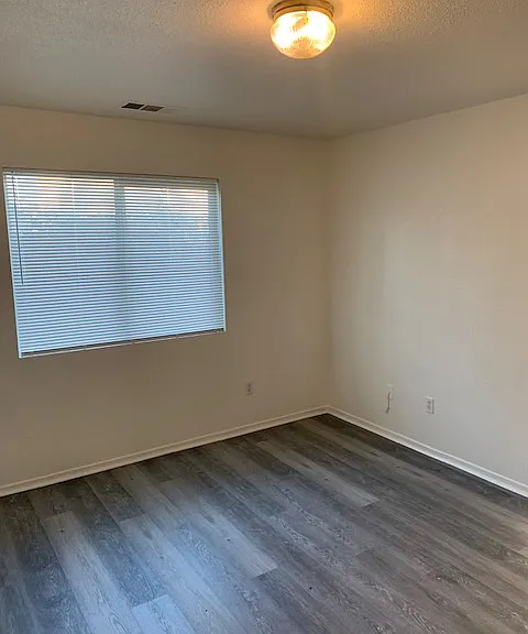950 W McIntire Ave — Photo 11