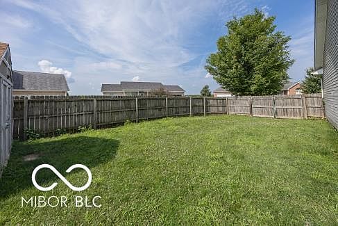 3rd image of 1020 S Creek Dr W