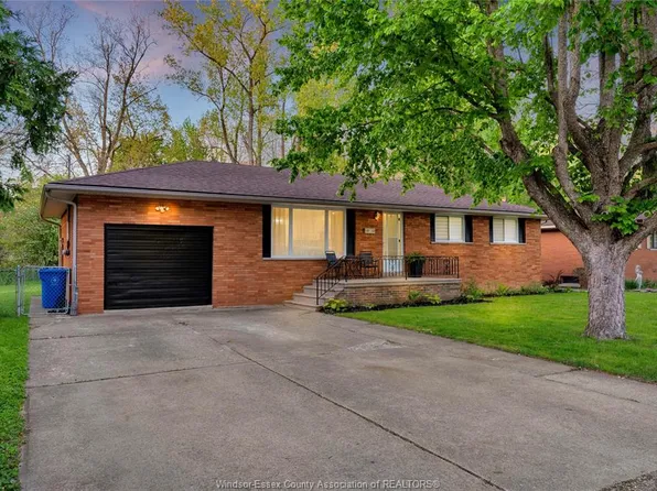 1910 Kent St, Windsor, ON N9E 3R3