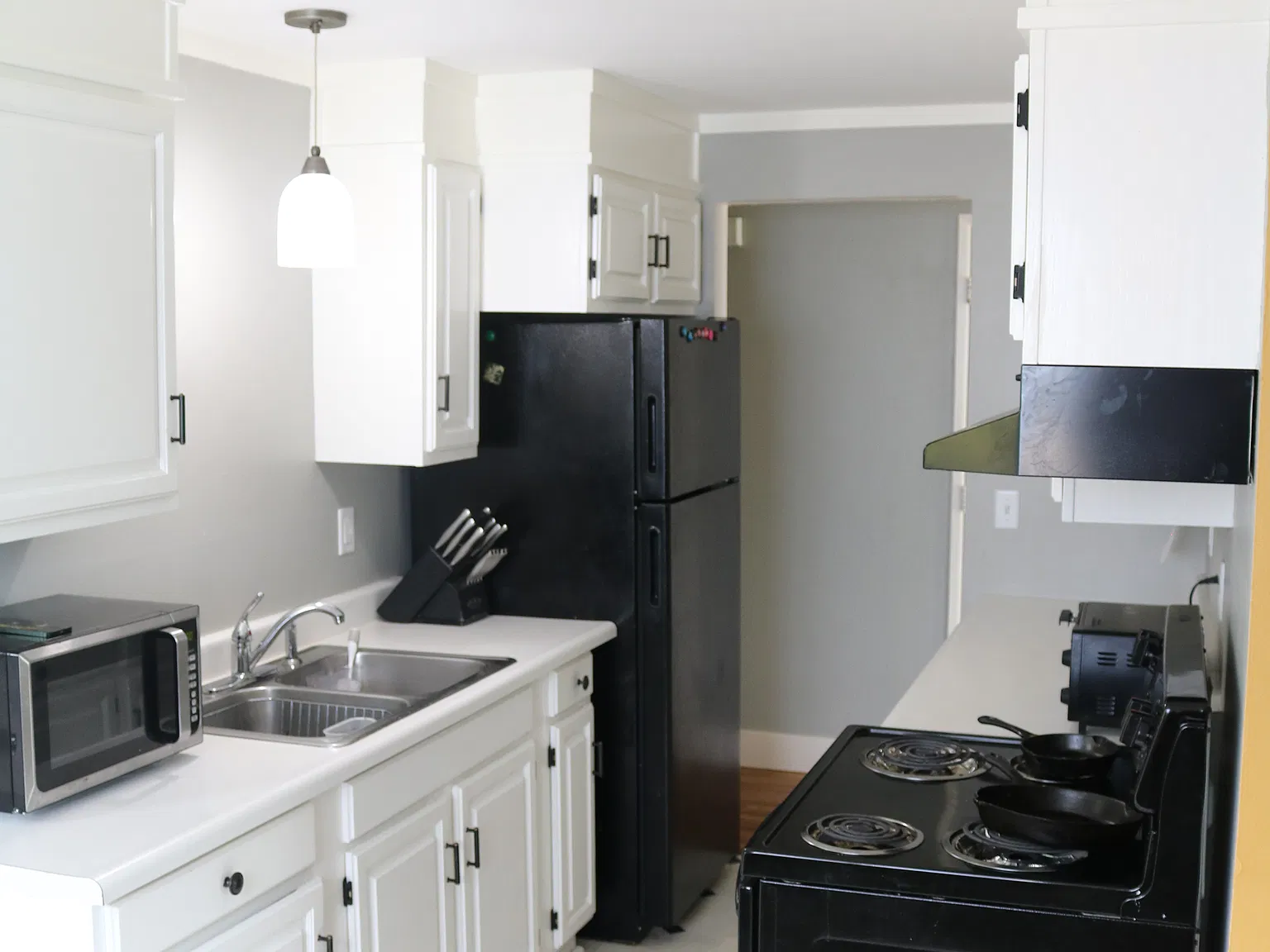 3 bed, 947 sqft, $2,100 — Photo 3