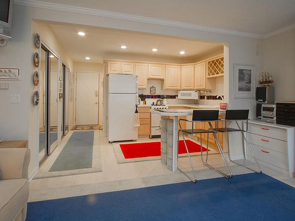 5th image of 223 N Shore Dr APT 205