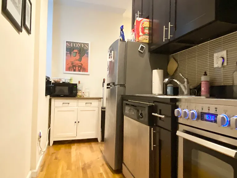 218 W 16th St #2C — Photo 5